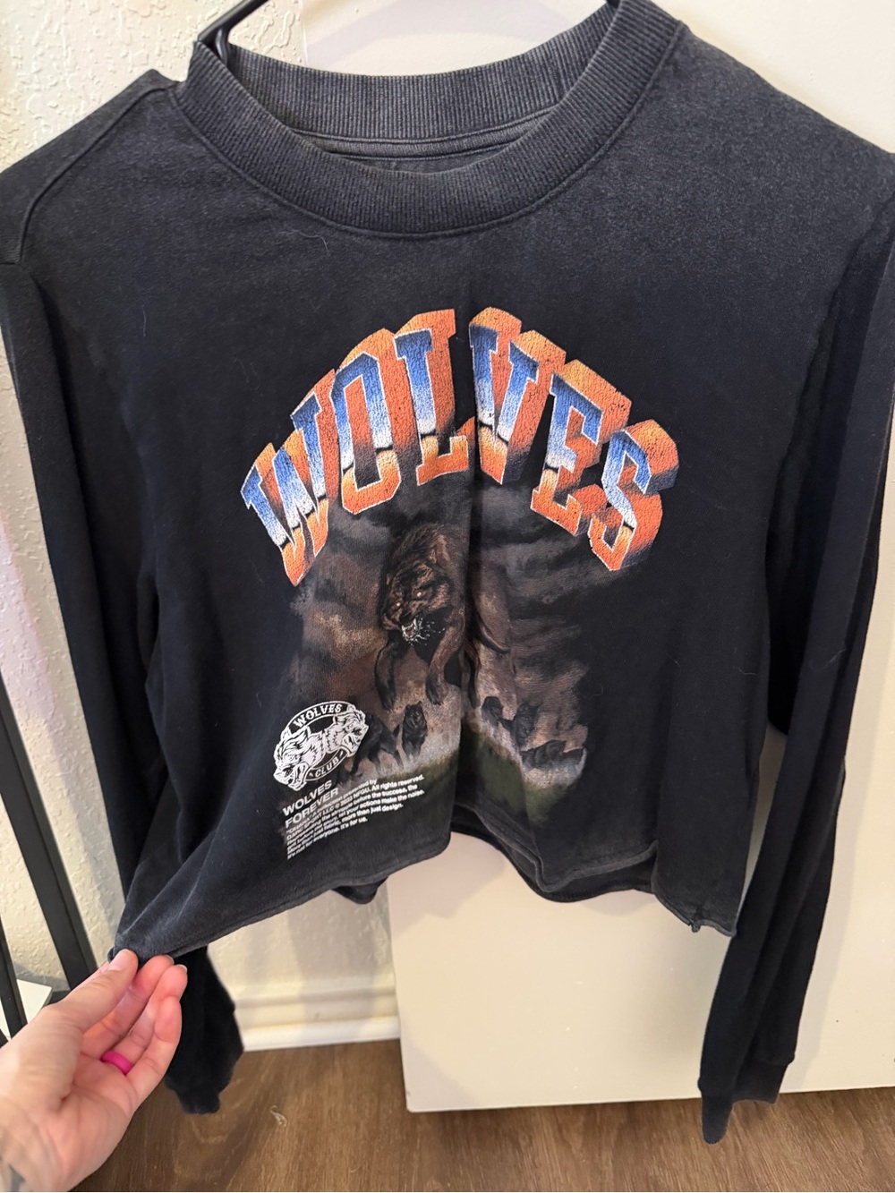Wolves Graphic Black Crewneck Crop Top Long sleeve